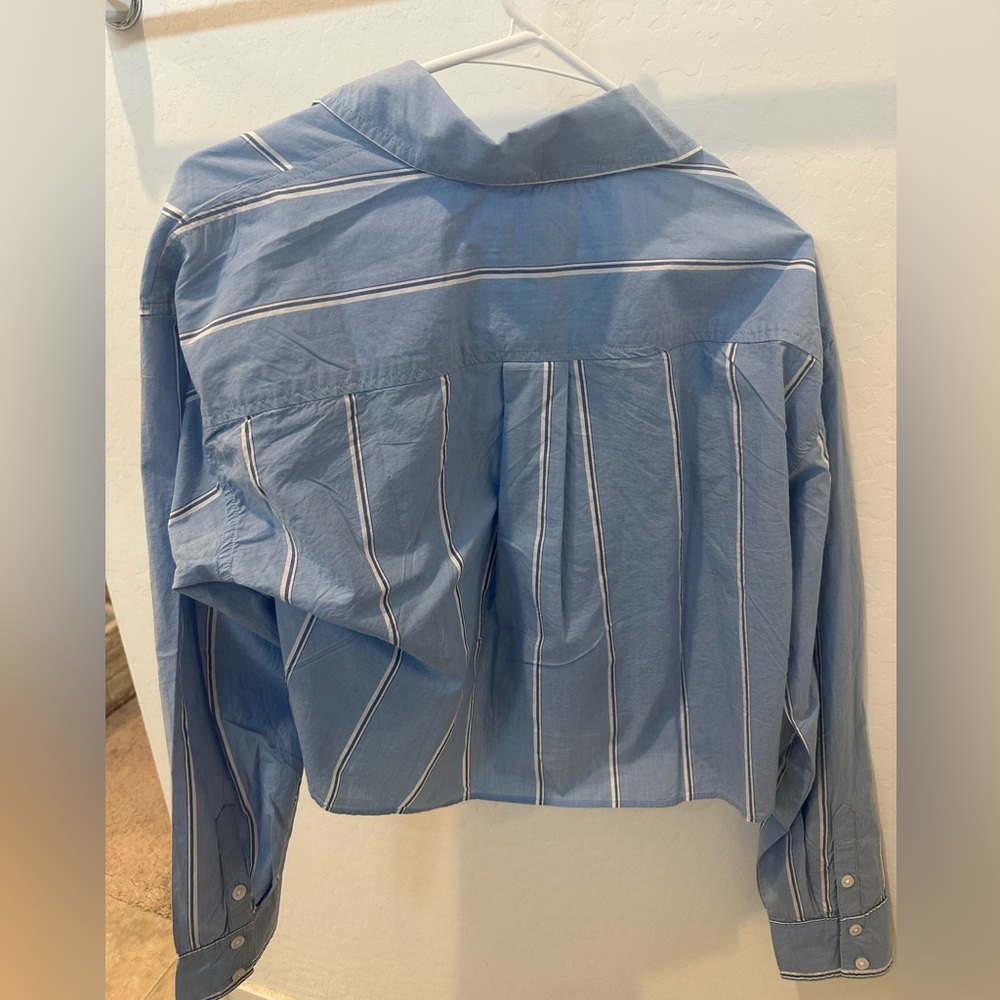 2 American Eagle Cropped Button Up - image 6